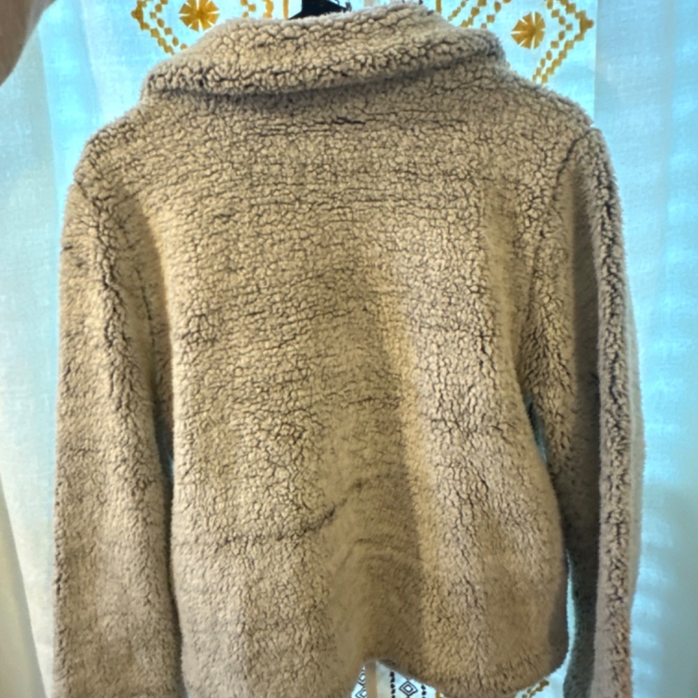 Fluffy jacket - Picture 3 of 3